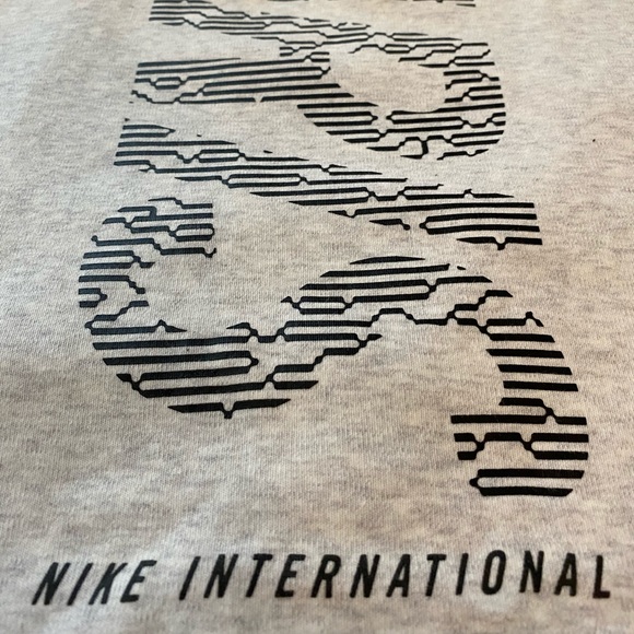 Nike international Sweater shirt - Picture 4 of 6
